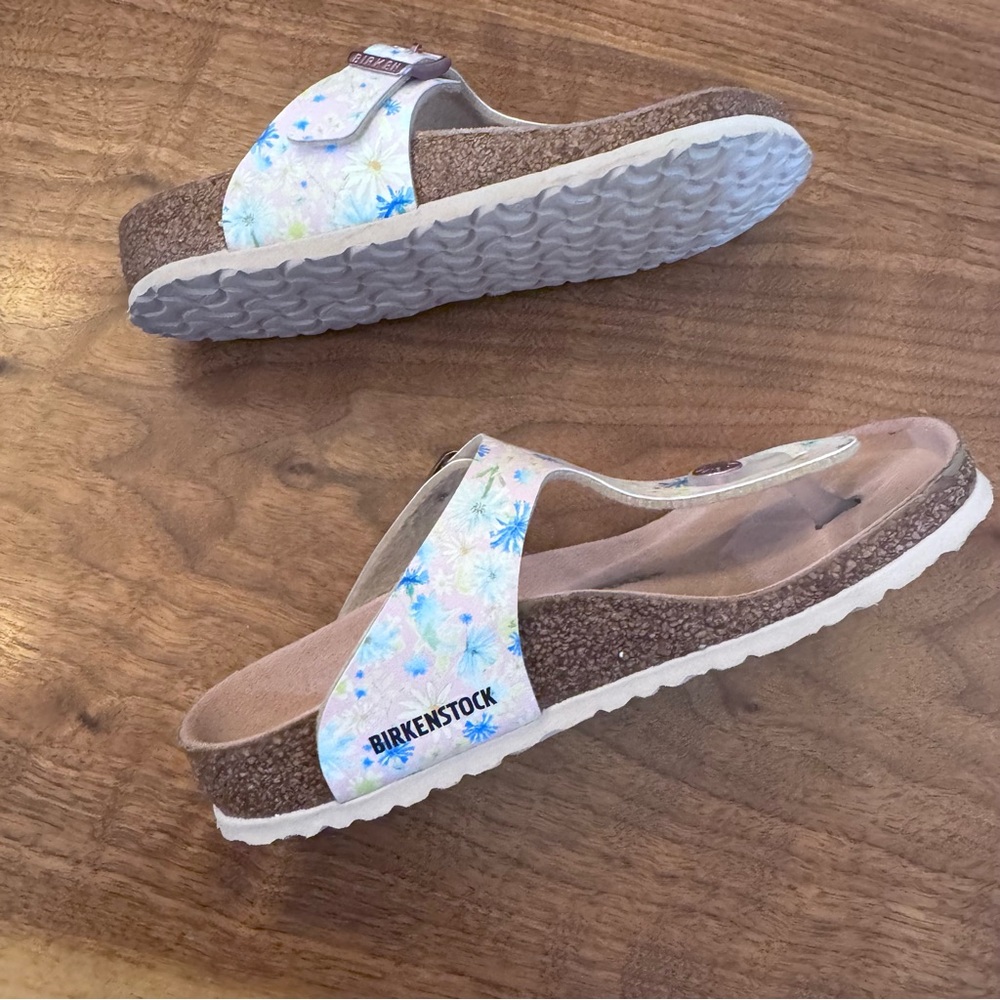 Birkenstock Kids Sandals with Floral Design. Size Kid’s 31 (13 - 13.5) - Picture 11 of 11